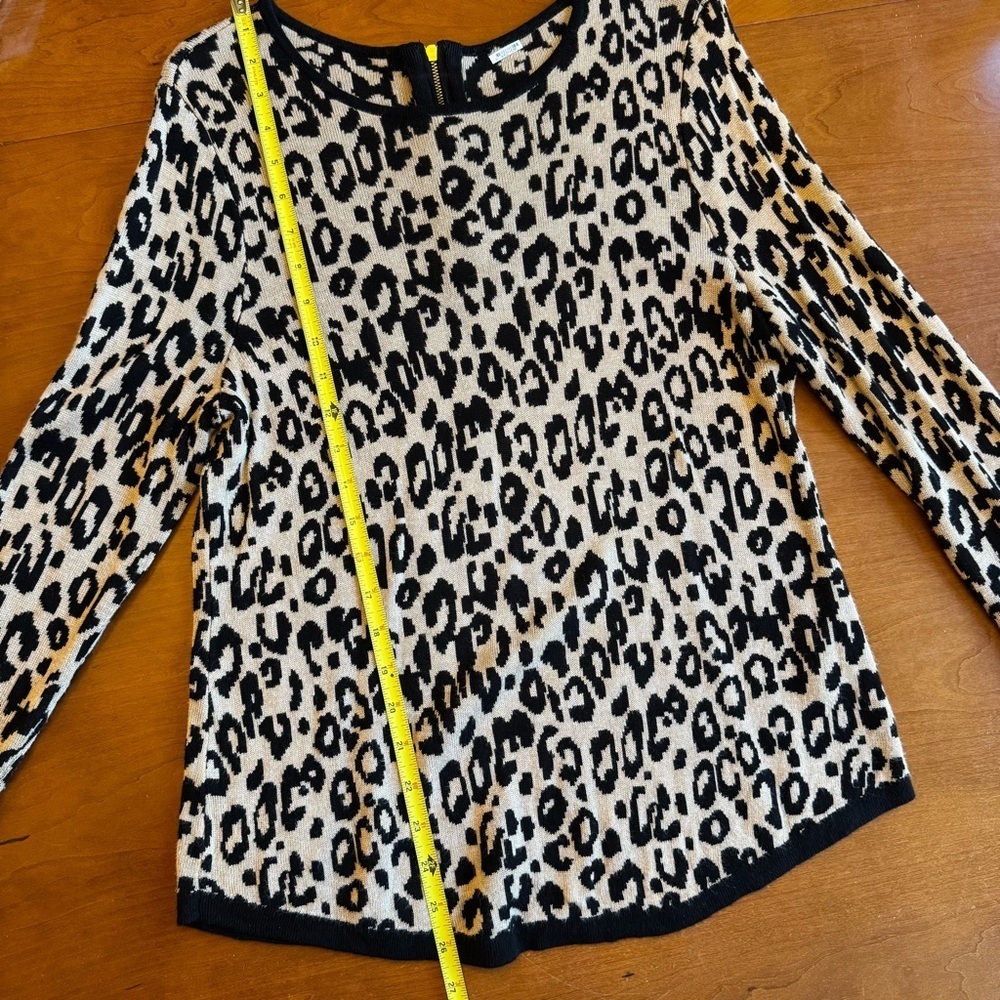 Chico’s Leopard Print Sweater Size 1 - Picture 5 of 12